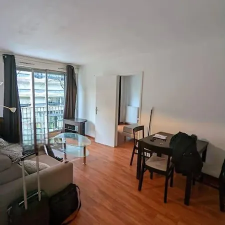 Olympic Hideaway: Rent Today Courbevoie